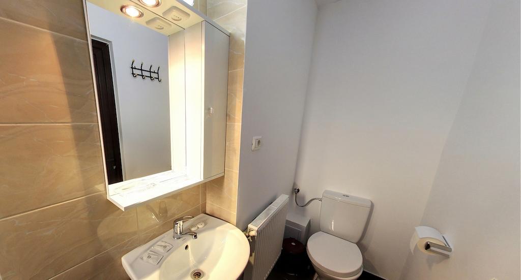 La Storia Guest House Piteşti Szoba fotó