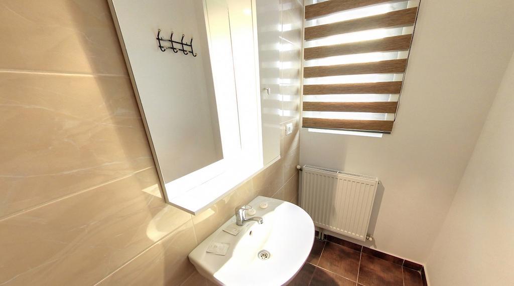La Storia Guest House Piteşti Szoba fotó