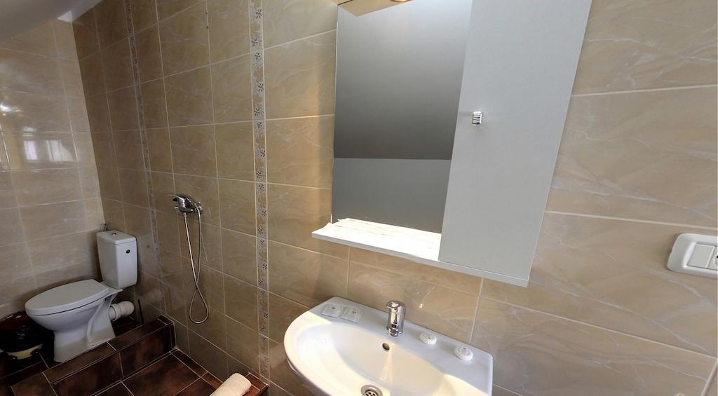 La Storia Guest House Piteşti Szoba fotó
