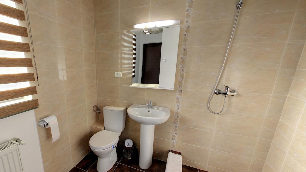 La Storia Guest House Piteşti Szoba fotó