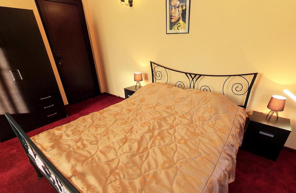La Storia Guest House Piteşti Szoba fotó